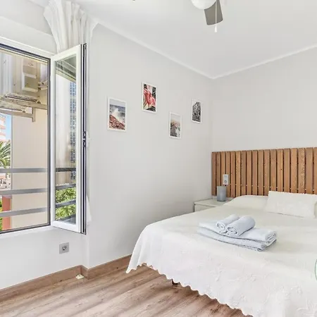 Sunny Beachfront With Pool And Aircon Apartment