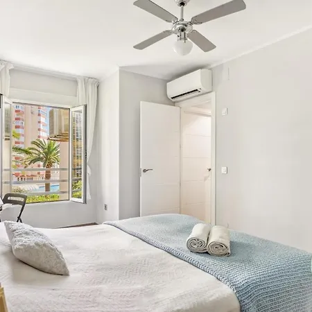 Sunny Beachfront With Pool And Aircon Apartment *