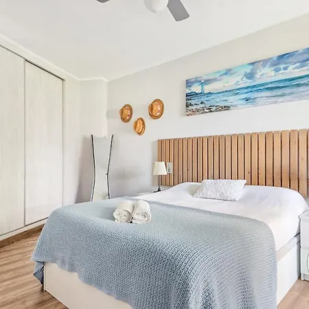 Apartment Sunny Beachfront With Pool And Aircon