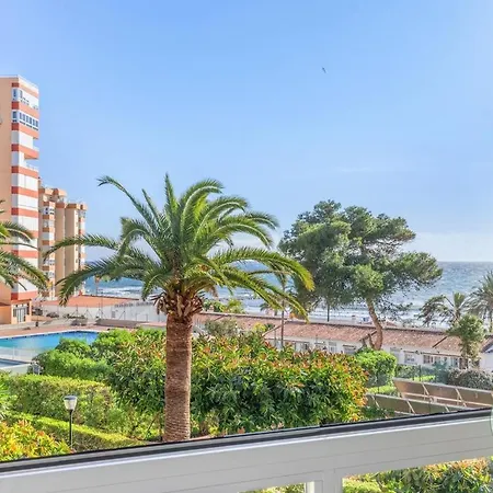 Sunny Beachfront With Pool And Aircon Apartment *