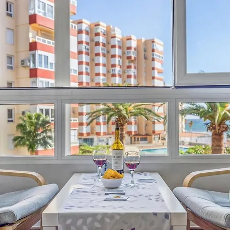 Sunny Beachfront With Pool And Aircon